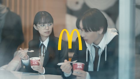「マックフルーリー小枝＆超オレオクッキー 甘い冬」編より。