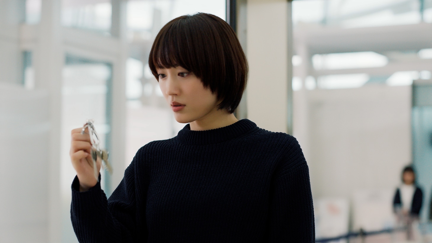 ユニクロの新CM「LifeとWear / 空港」編より。