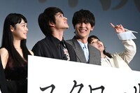 「スクロール」完成披露舞台挨拶の様子。