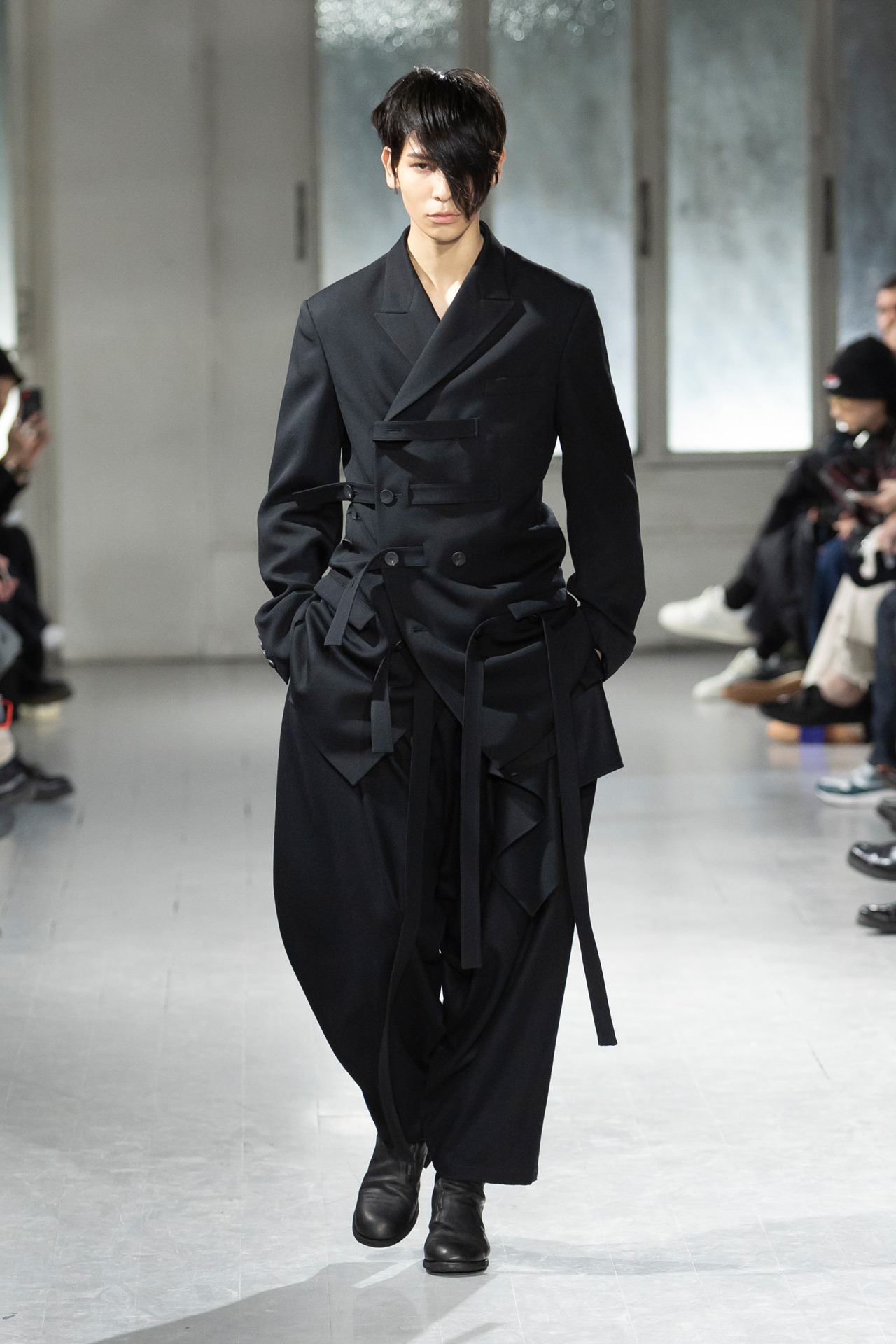 ラウール（Snow Man）(c)Yohji Yamamoto Inc.