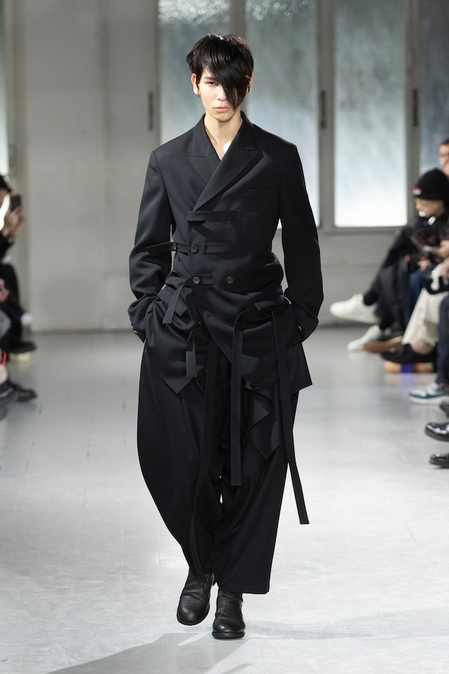 ラウール（Snow Man）(c)Yohji Yamamoto Inc.