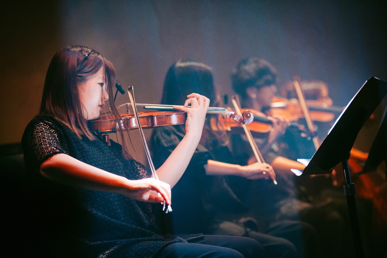 シモタニ（Violin）（Photo by Kana Tarumi）