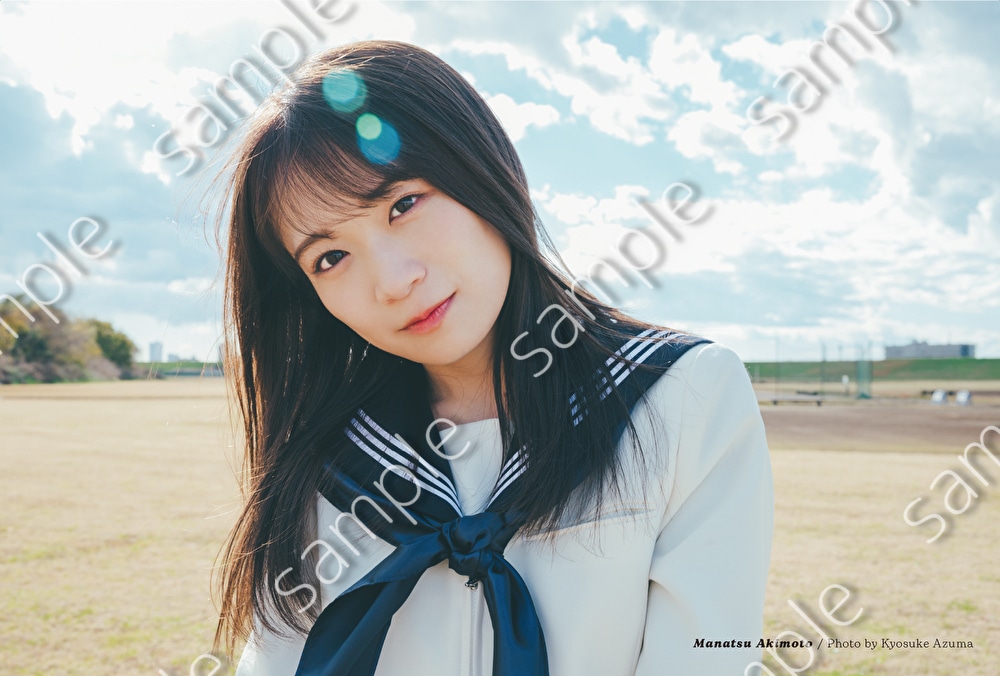 秋元真夏卒業記念写真集「振り返れば、乃木坂」TSUTAYA特典ポストカードサンプル画像