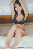 秋元真夏卒業記念写真集「振り返れば、乃木坂」紀伊國屋書店特典ポストカードサンプル画像