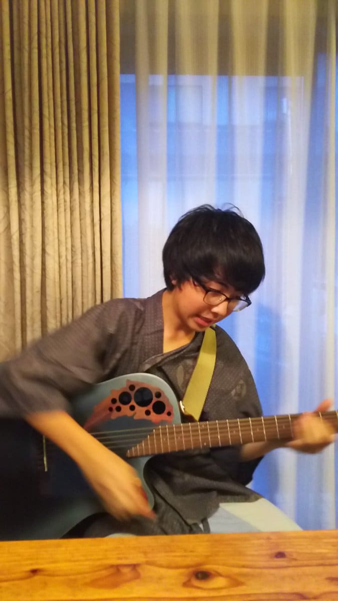 14歳の頃、自宅にて。