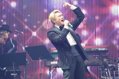 香取慎吾“マイケルとの約束”胸に臨んだ初のアリーナ公演で「本当に幸せです」最新曲初披露も