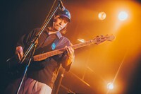 スズキシンゴ（B / YONA YONA WEEKENDERS）（Photo by umihayato）