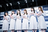 左から井上和、遠藤さくら、久保史緒里、秋元真夏、賀喜遥香、菅原咲月。