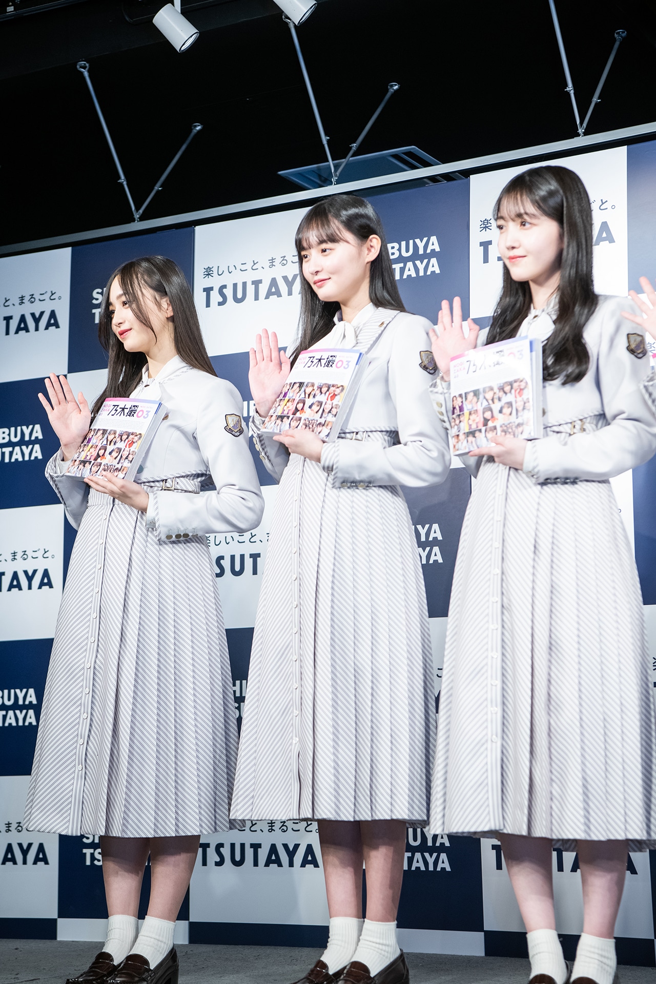左から井上和、遠藤さくら、久保史緒里。
