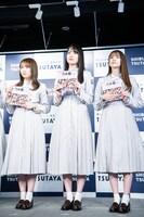 左から秋元真夏、賀喜遥香、菅原咲月。