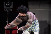 お母さん役の阿部隼大。（撮影：上溝恭香）