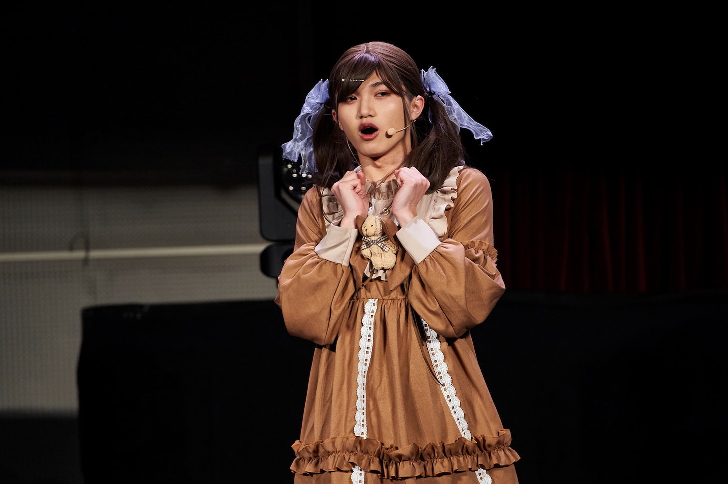 コテコテの設定を持つアイドル役の田倉暉久。（撮影：上溝恭香）