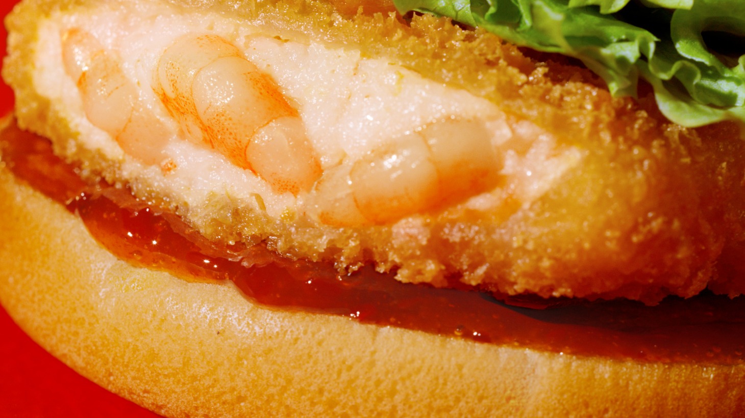 マクドナルド新CM「アジアのジューシー」編より。
