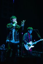 ポルノグラフィティ（撮影：入日伸介）