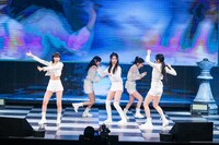 わちゃわちゃと踊るLE SSERAFIM。