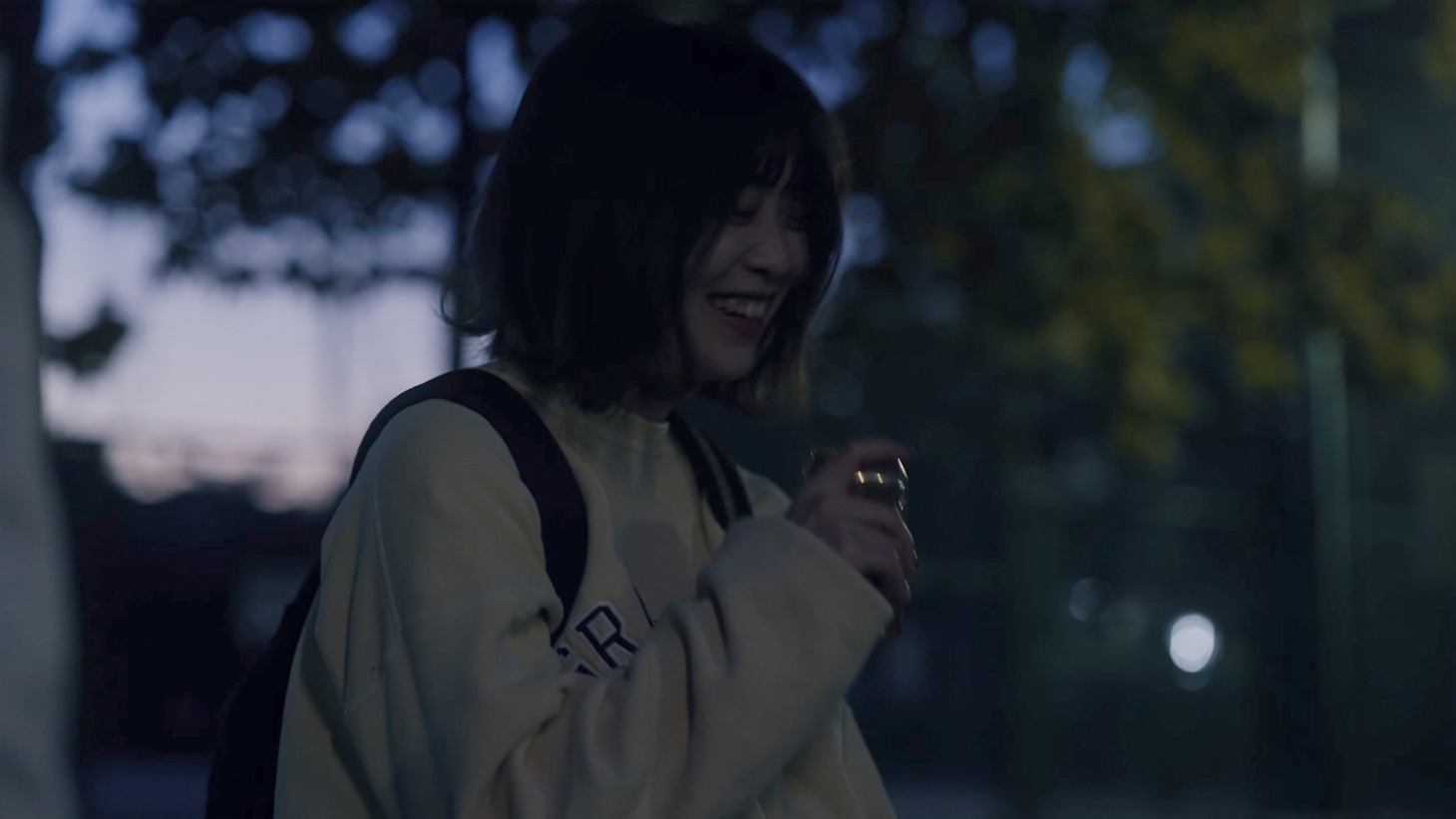 あべまえば「くすぶる」ミュージックビデオより。