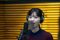 「アジアのジューシー」ミュージックビデオのメイキングより。