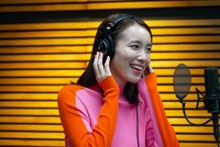 「アジアのジューシー」ミュージックビデオのメイキングより。