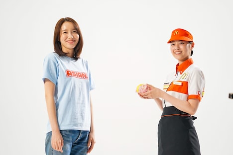 「アジアのジューシー」ミュージックビデオのメイキングより。