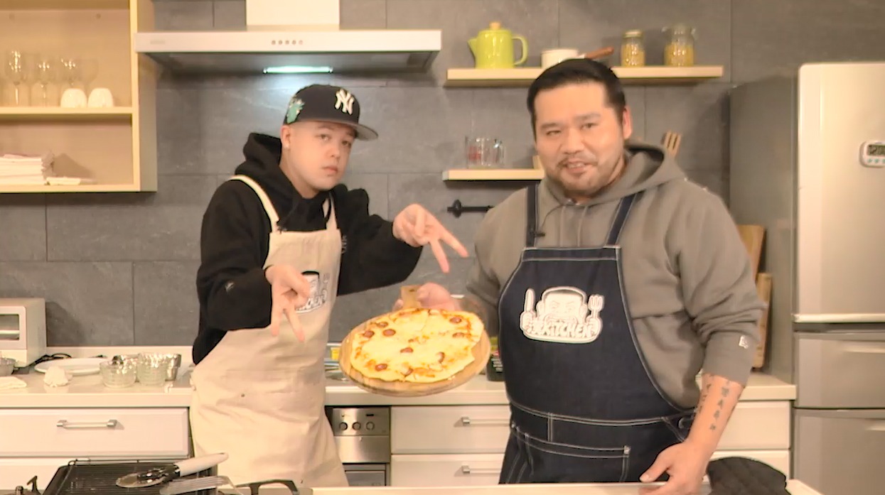 左からMIYACHI、漢 a.k.a. GAMI。