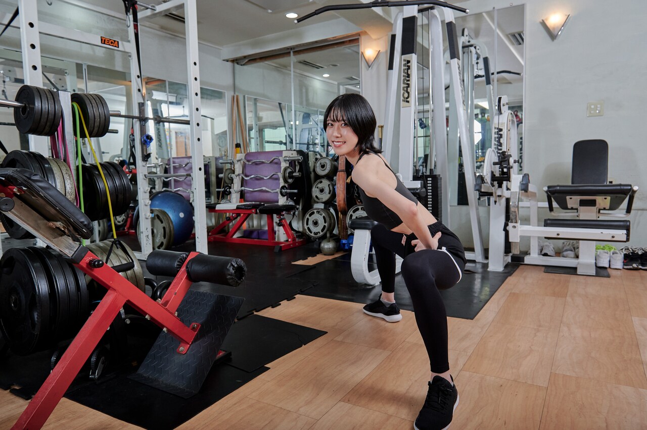 股関節の柔らかさに自信ありの隈本茉莉奈さん。