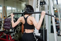 足立光先生に背筋を絶賛された隈本茉莉奈さん。