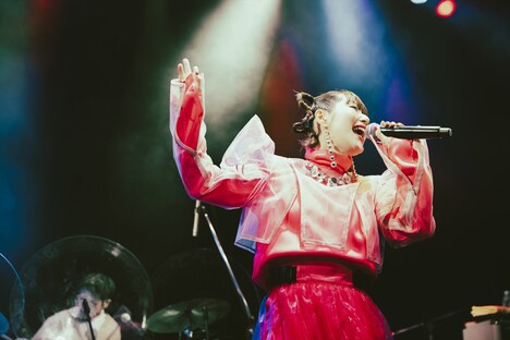 えみそん（Vo）（Photo by Ray Otabe）