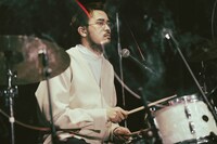 関口塁（Dr, Cho）（Photo by Ray Otabe）