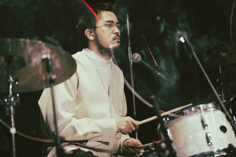 関口塁（Dr, Cho）（Photo by Ray Otabe）