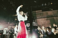 えみそん（Vo）（Photo by Ray Otabe）