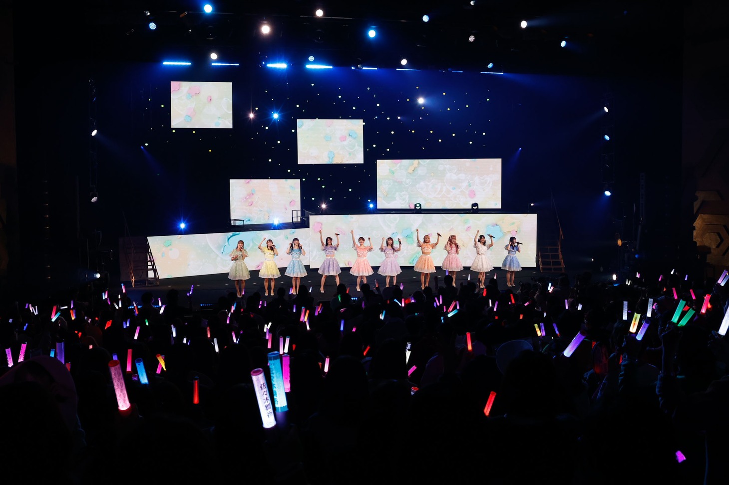 「＝LOVE全国ツアー2023『Today is your Trigger』」福岡市民会館公演の様子。