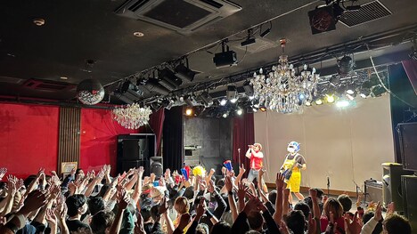 ザ・リーサルウェポンズ「Back to the 80's Tour 2023」大阪・Shangri-La公演の様子。