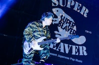 上杉研太（B / SUPER BEAVER）（Photo by AZUSA TAKADA）