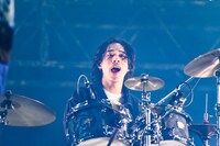 黒川亮介（Dr / サイコロを振らない） （Photo by AZUSA TAKADA）