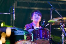 荒井智之（Dr, Cho / sumika）（Photo by AZUSA TAKADA）