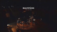 Bialystocks「灯台」スタジオライブ映像のワンシーン。
