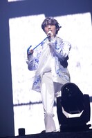 小泉光咲のソロパフォーマンスの様子。