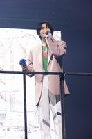 桜木雅哉のソロパフォーマンスの様子。