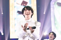 小泉光咲。奥は武藤潤。