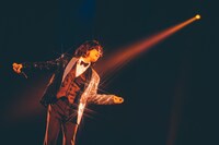 ニセ明（Photo by TAICHI NISHIMAKI）