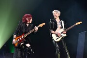 SUGIZO（G, Violin）、MIYAVI（G）。
