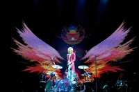 YOSHIKI（Dr, Piano）