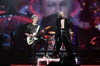 MIYAVI（G）、HYDE（Vo）。