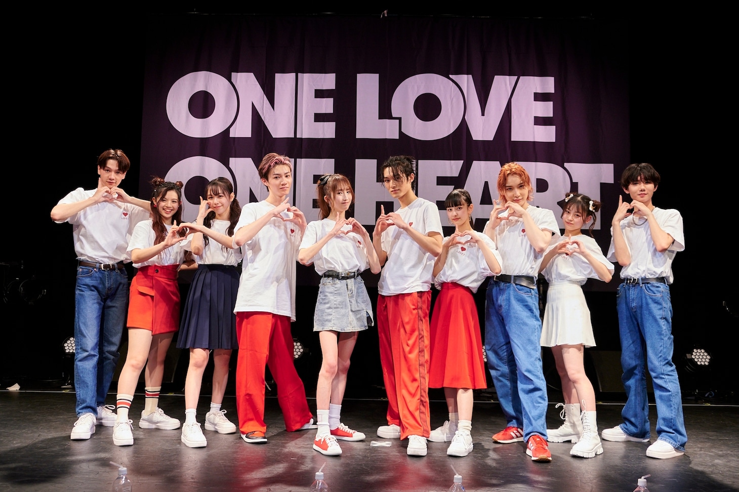 ONE LOVE ONE HEART（写真提供：エイベックス）