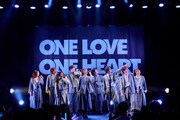 「ONE LOVE ONE HEART Oneman Live "LOVE1"」の様子。（写真提供：エイベックス）