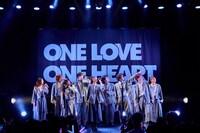 「ONE LOVE ONE HEART Oneman Live "LOVE1"」の様子。（写真提供：エイベックス）