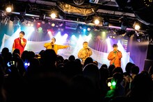 「OverTone Live Tour 2022-2023『POP APP』」岡山・CRAZYMAMA KINGDOM公演の様子。（撮影：藤田駿［ARIGATO MUSIC］）