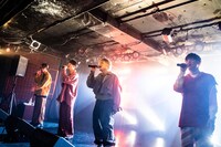 「OverTone Live Tour 2022-2023『POP APP』」岡山・CRAZYMAMA KINGDOM公演の様子。（撮影：藤田駿［ARIGATO MUSIC］）