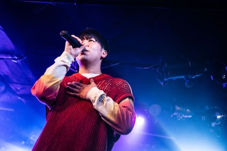 アマノ（撮影：藤田駿［ARIGATO MUSIC］）