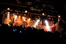 「OverTone Live Tour 2022-2023『POP APP』」岡山・CRAZYMAMA KINGDOM公演の様子。（撮影：藤田駿［ARIGATO MUSIC］）